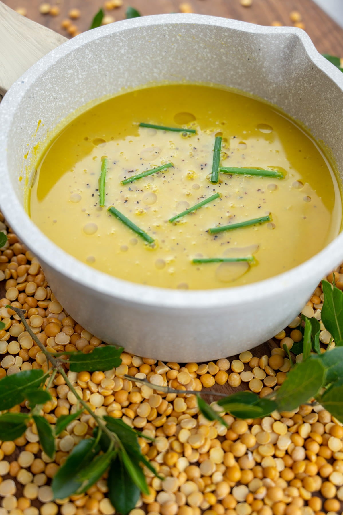 Sole Soups Yellow Split Pea with Curry side view